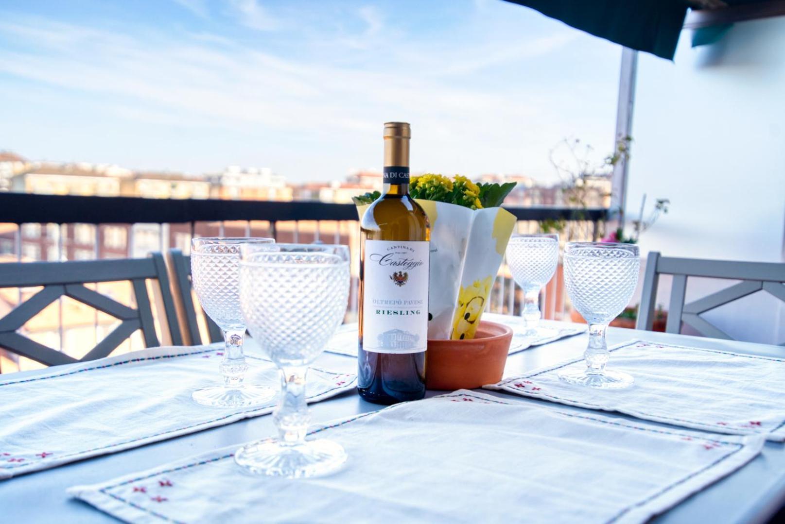 Spacious Penthouse With Panoramic Terrace - 20 Minutes From Duomo 밀라노 외부 사진