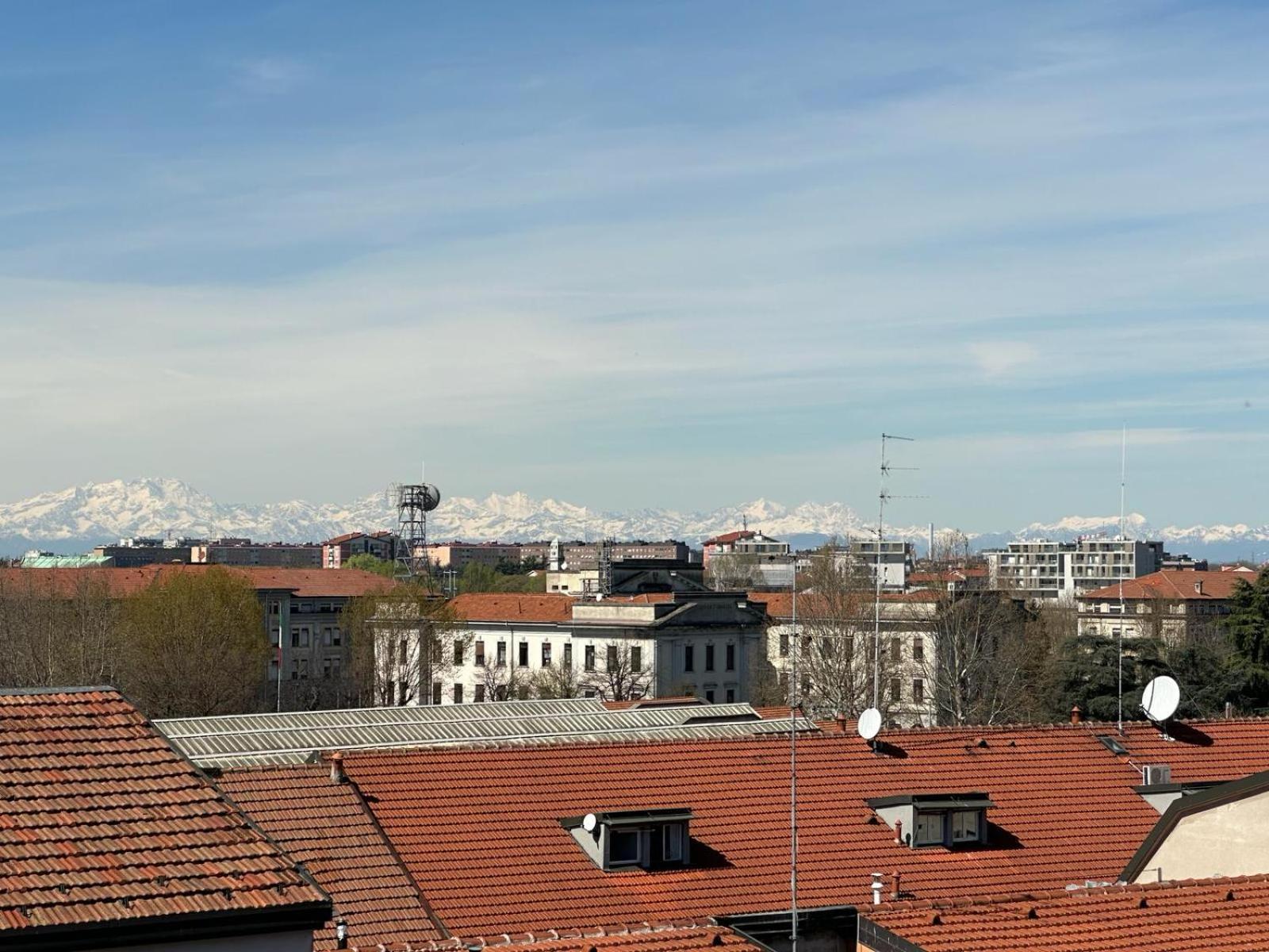 Spacious Penthouse With Panoramic Terrace - 20 Minutes From Duomo 밀라노 외부 사진